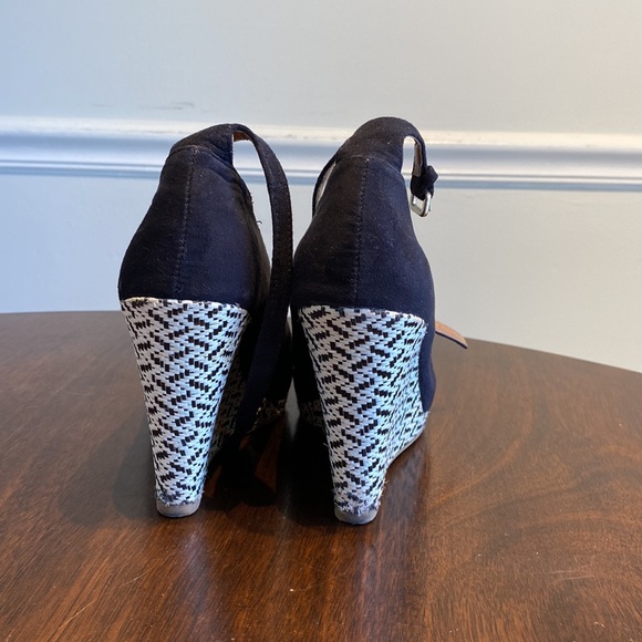 Target brand wedge heel with ankle strap - Picture 3 of 5